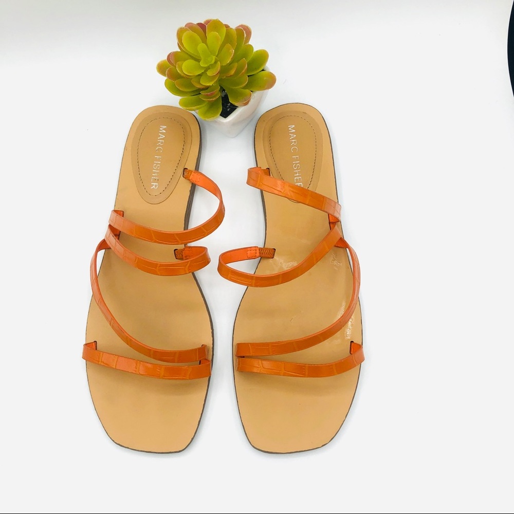 Marc Fisher Strappy Flats Slip on Sandals